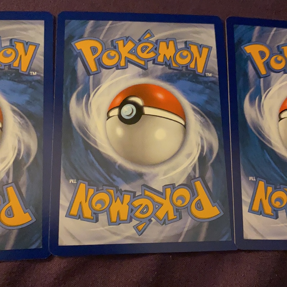 Three Pokémon Cards - Picture 5 of 6